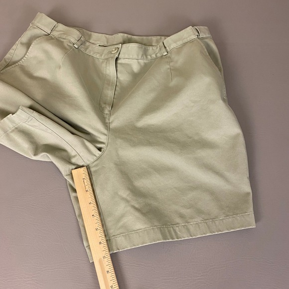 LL Bean Bermuda Shorts Classic Fit Women's Plus Size 18 Beige Cotton Lightweight - Picture 10 of 13